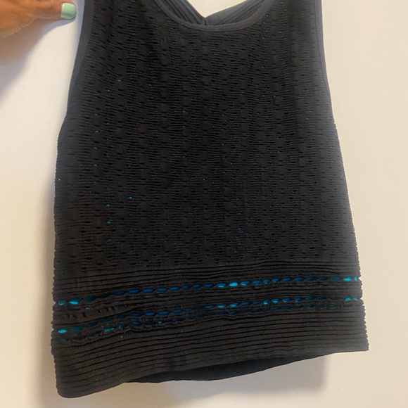 2 piece Guess skirt and halter. Size xs. - Picture 4 of 6